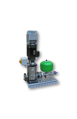 Wasserpumpe mit Motor, Druckschalter und grünem Ausdehnungsgefäß auf einem Montagegestell.